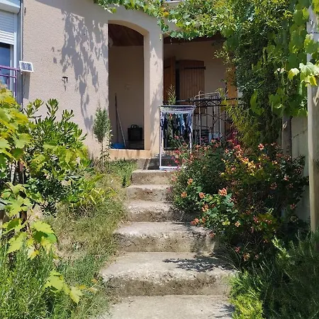 Maison Les Cigales * Leuc